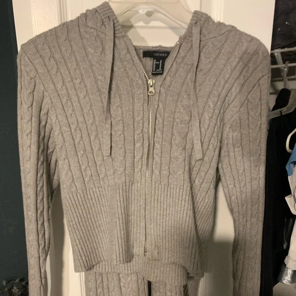 Gray sweater set - Picture 1 of 4